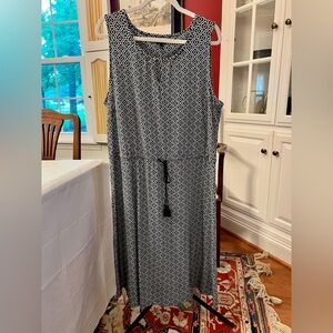 Elegant Black and White Sleeveless Dress